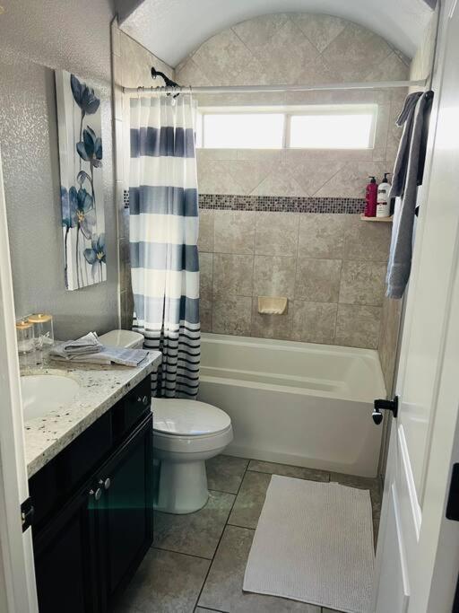 Havasu Retreat! Pool, Spa, Gym & View Lake Havasu City Eksteriør bilde